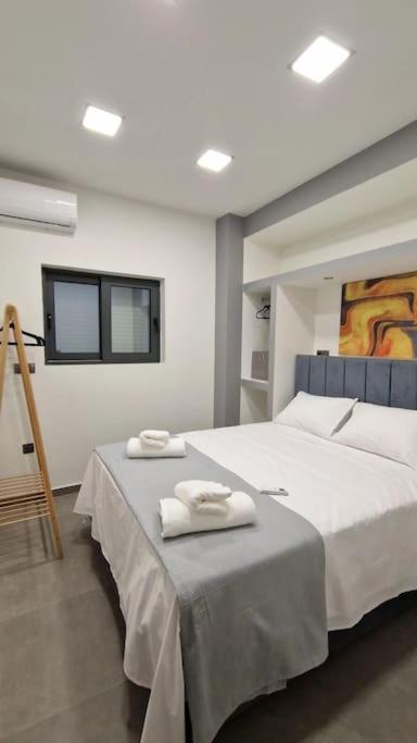 Faronita - Luxury Apt In The Heart Of Kalamata Exterior photo