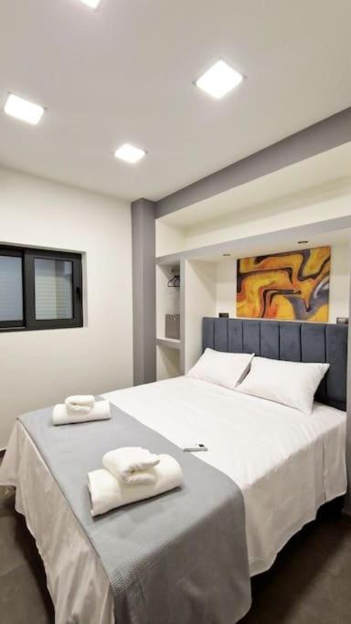 Faronita - Luxury Apt In The Heart Of Kalamata Exterior photo